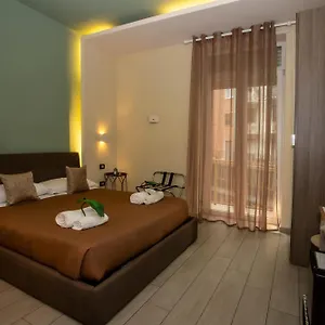 Bell's 3*, Naples Italy